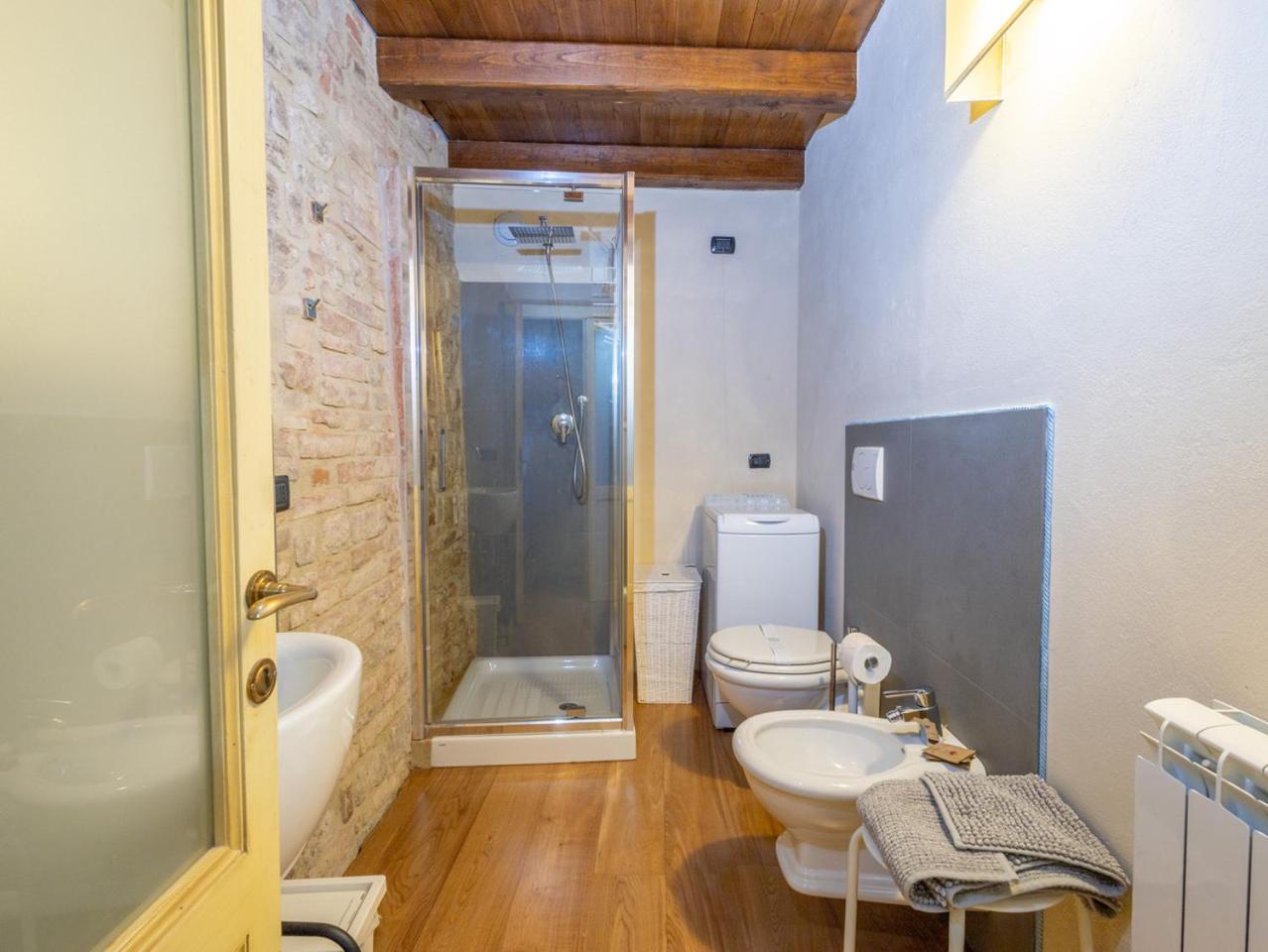 Numero 6 Todi Extérieur photo